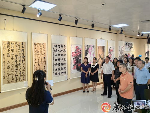 翰墨飄香展風(fēng)采 文化鑄魂聚合力——南寧市首屆職工文化藝術(shù)節(jié)職工書畫展成功舉辦